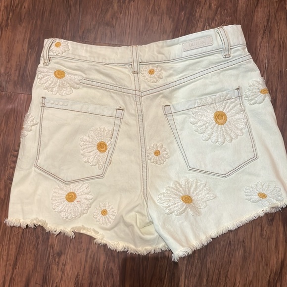 Blank NYC The Perry Mom Short Daisy - Picture 5 of 7